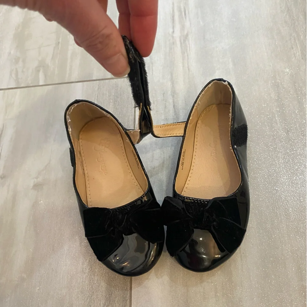 Flaryzone from Amazon Black Patent Leather Mary Jane Flats with Velvet Bow 9